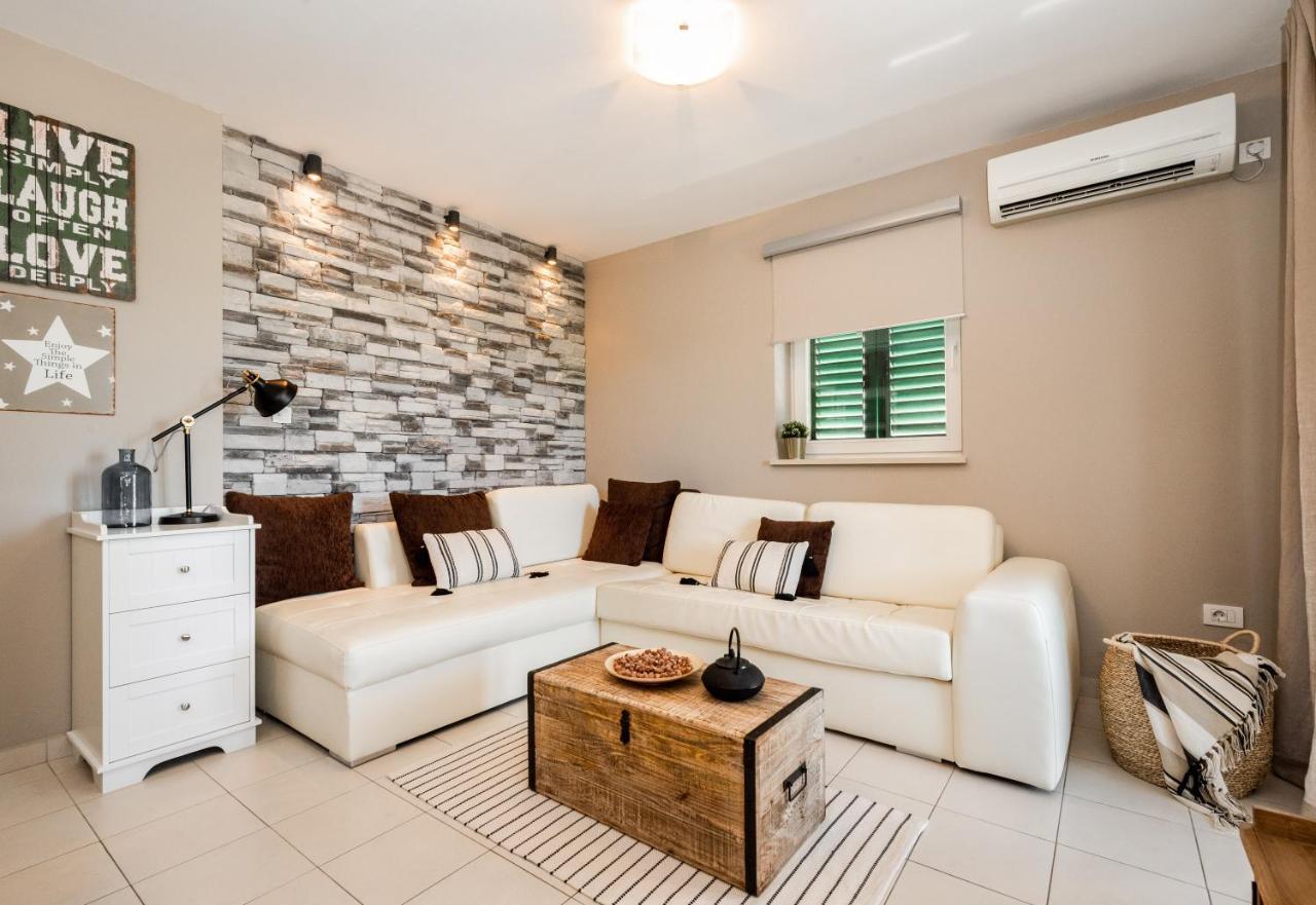 Apartment Cami -Stylish Apartment With A Beautiful Seaview Rabac Exterior foto