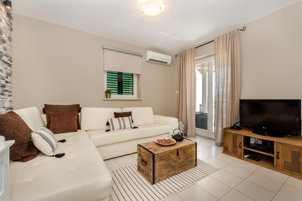 Apartment Cami -Stylish Apartment With A Beautiful Seaview Rabac Exterior foto